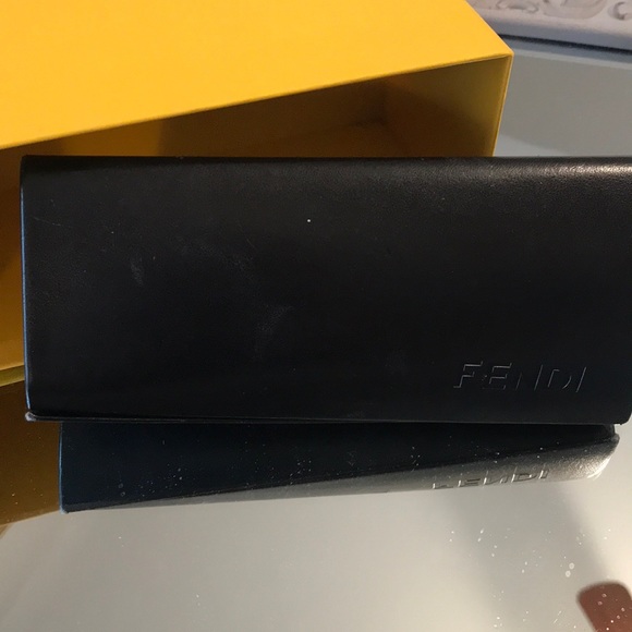 Fendi Sunglaases - Picture 5 of 6